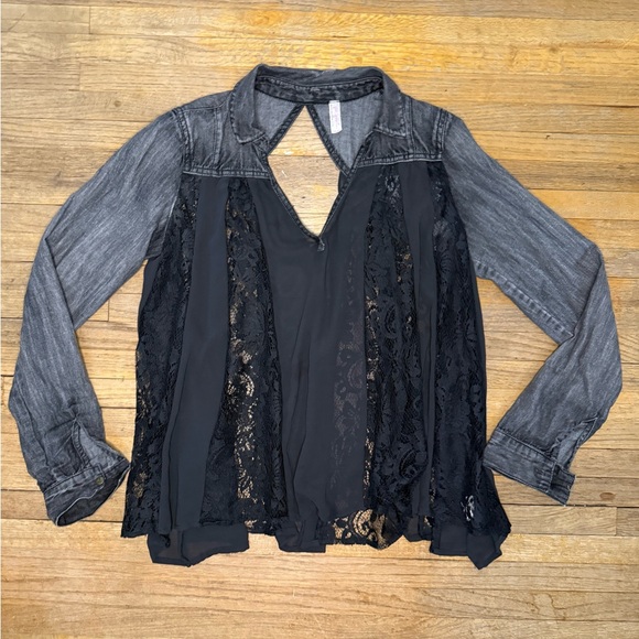 Free People Denim & Lace Boho Blouse Size XS Gray Black Sheer Panel Top - Picture 12 of 16